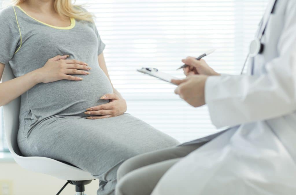 ¿CÓMO AFECTA EL CORONAVIRUS A EMBARAZADAS Y RECIÉN NACIDOS?